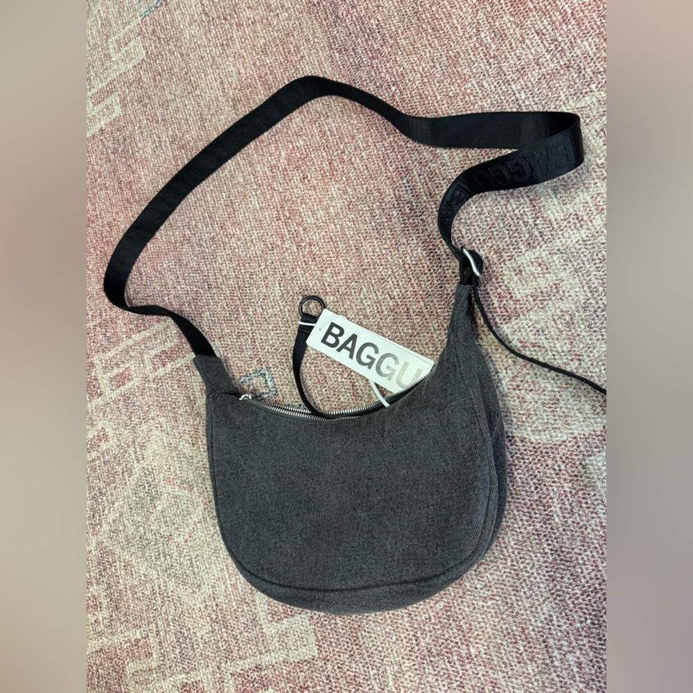 Baggu small crescent washed black denim cotton crossbody bag NWT - Picture 2 of 10